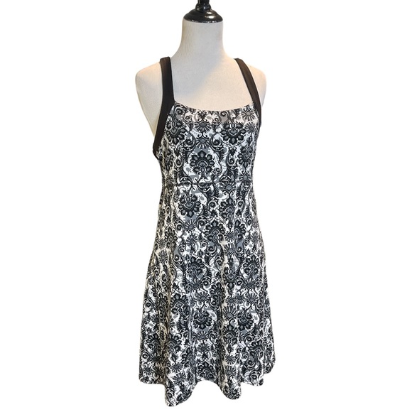 SOYBU SLEEVELESS CROSS BACK YOGA ATHLETIC DRESS - Picture 4 of 10